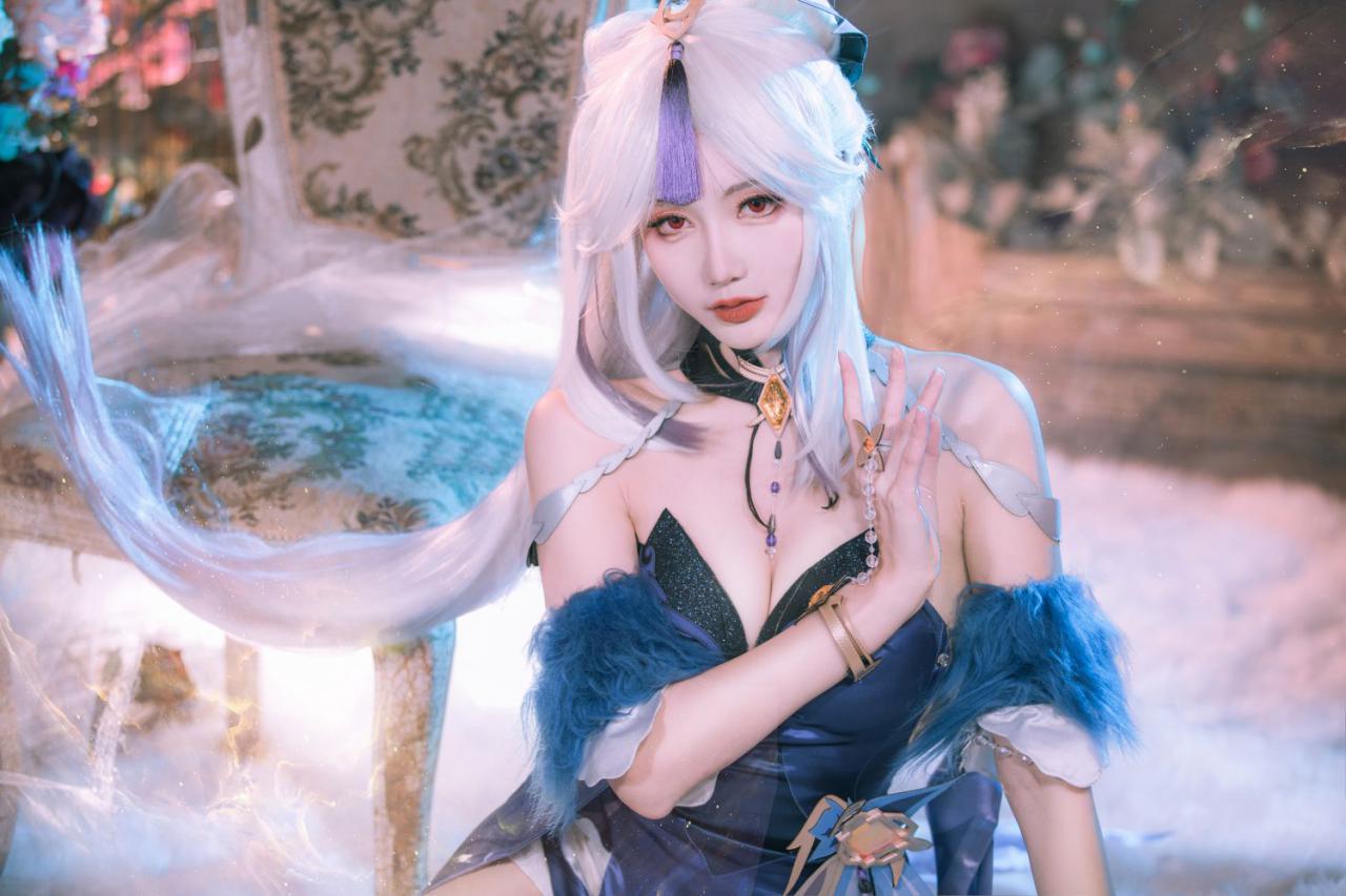 如月灰 宁光兰的晚礼服