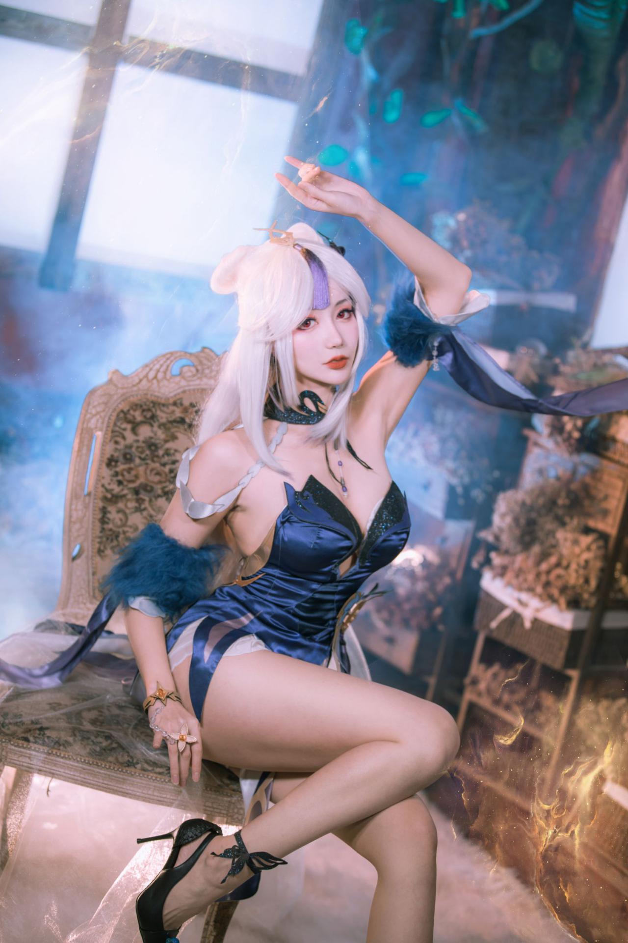 如月灰 宁光兰的晚礼服