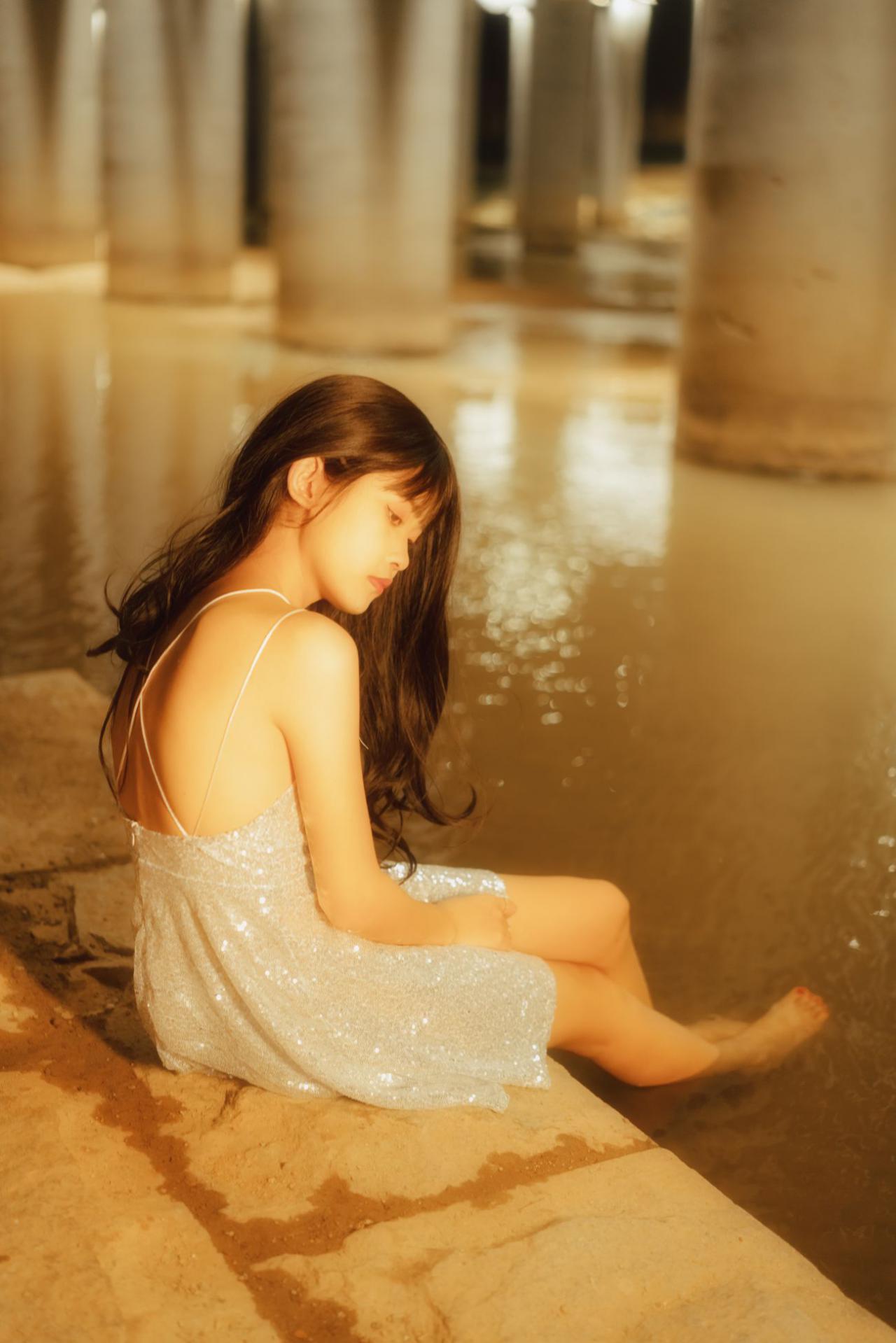 YITUYU艺图语模特唯美写真2021.11.25期桥洞下的少女小可 (13)