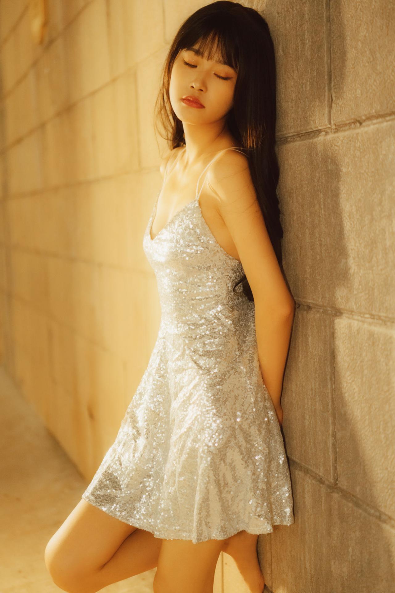 YITUYU艺图语模特唯美写真2021.11.25期桥洞下的少女小可 (1)