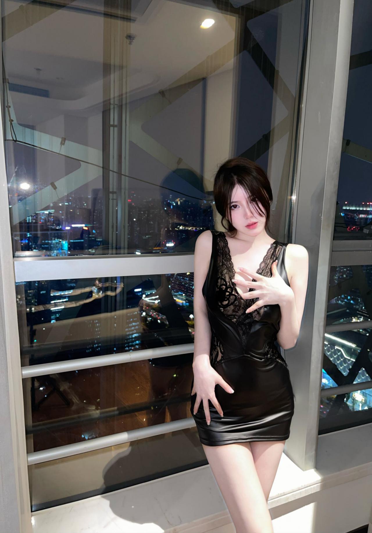 皮衣蕾丝